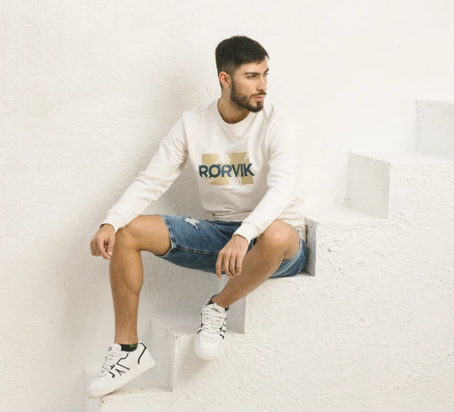 Buzo estampado crema