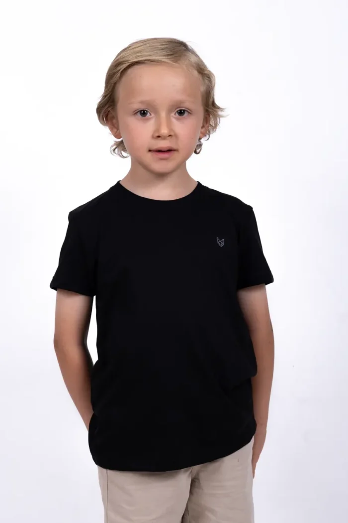 Camiseta Bordada Negro Para Niño – 100% Algodón Premium.