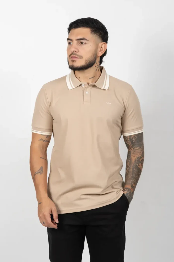 Camiseta Tipo Polo de Hombre, 65% poliéster 35% algodón. Arequipe Claro