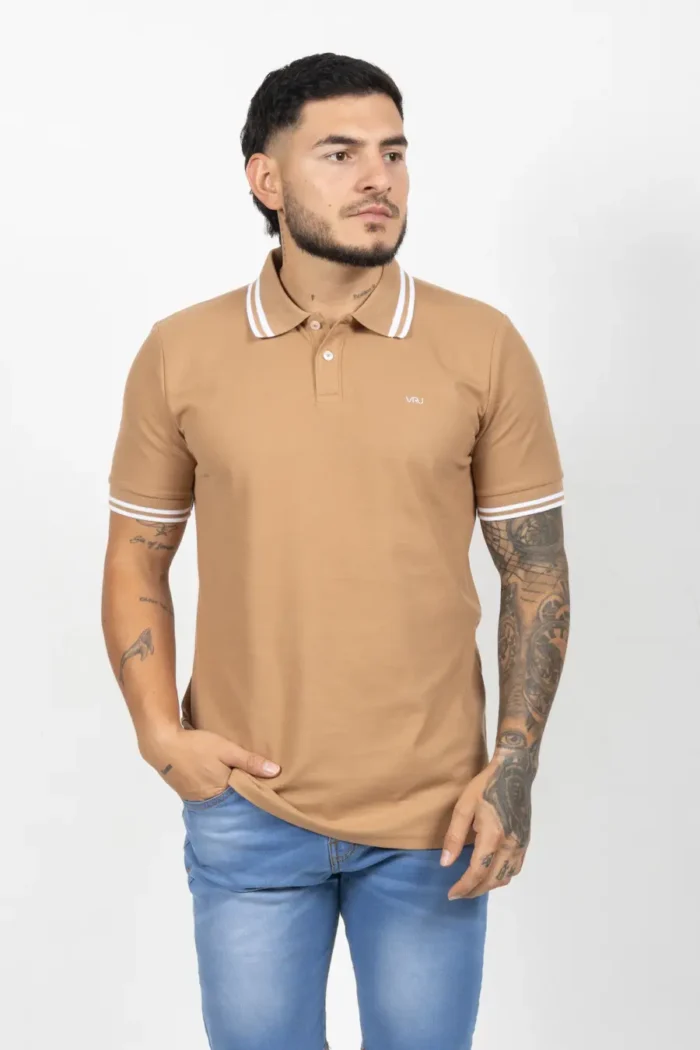 Camiseta Tipo Polo de Hombre, 65% poliéster 35% algodón. Caki