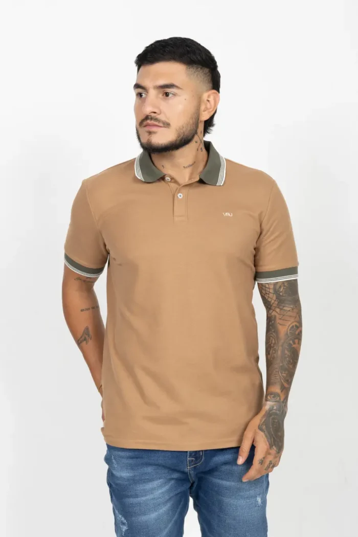 Camiseta Tipo Polo de Hombre, 65% poliéster 35% algodón. Arequipe Claro