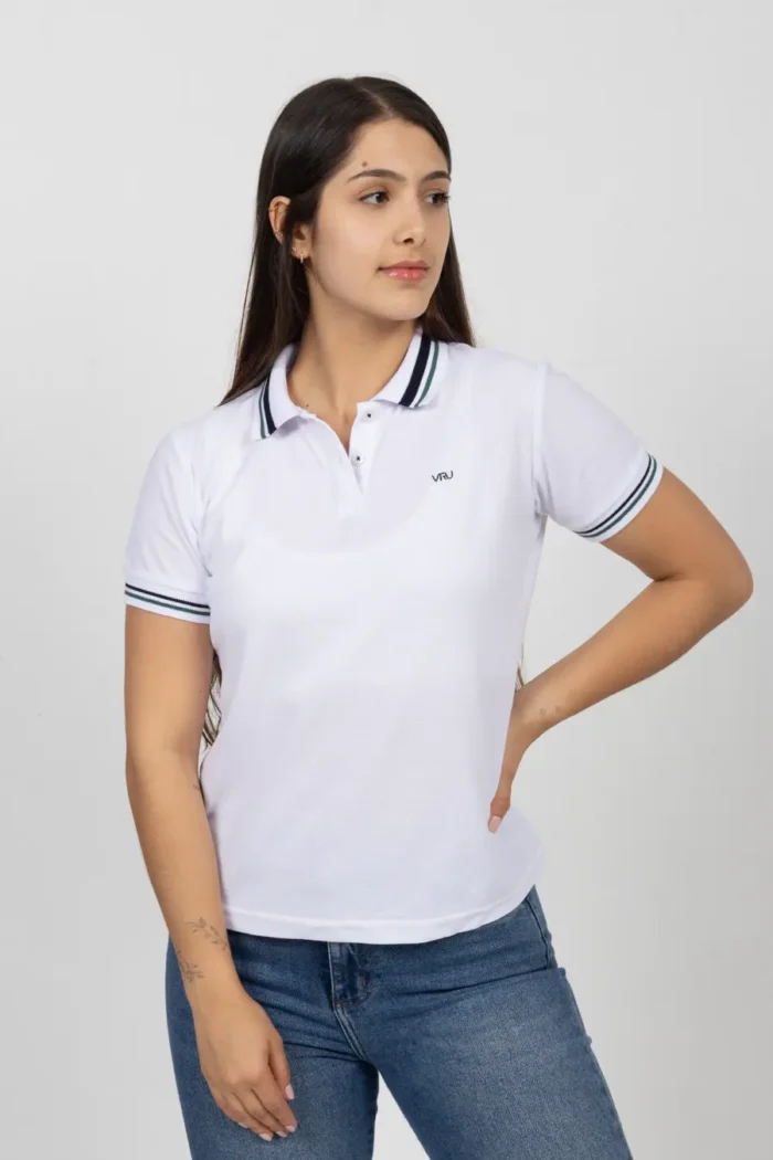 Camiseta Tipo Polo de Dama, 65% poliéster 35% algodón. Blanco