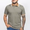 Camiseta de Hombre Tipo Polo, Classic Fit Manga Corta. Cuello Rayas. Verde Militar