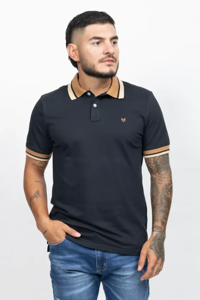 Camiseta de Hombre Tipo Polo, Classic Fit Manga Corta. Cuello Rayas. Negro