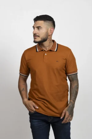 Camiseta Tipo Polo de Hombre, 65% poliéster 35% algodón. Terracota