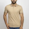 Camiseta de Hombre Tipo Polo, Classic Fit Manga Corta. Cuello Rayas. Arena