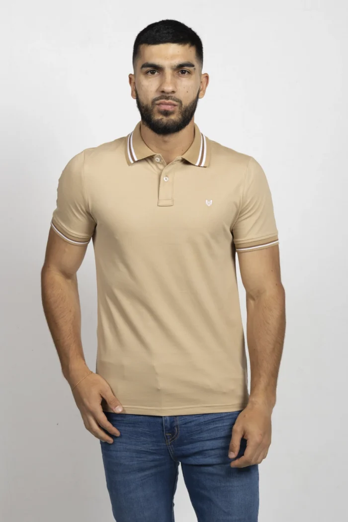 Camiseta de Hombre Tipo Polo, Classic Fit Manga Corta. Cuello Rayas. Arena