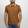 Camiseta de Hombre Tipo Polo, Classic Fit Manga Corta. Cuello Rayas. Caki