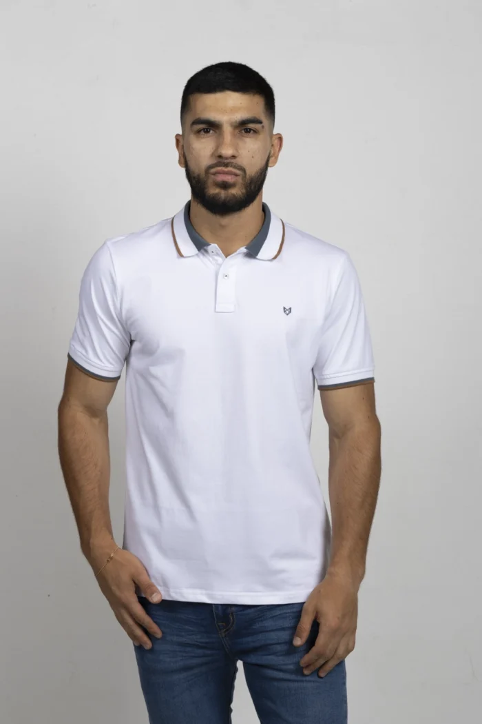 Camiseta de Hombre Tipo Polo, Classic Fit Manga Corta. Cuello Rayas. Blanco
