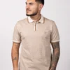 Camiseta de Hombre Tipo Polo, Classic Fit Manga Corta. Cuello Rayas con Perilla tejida. Arena