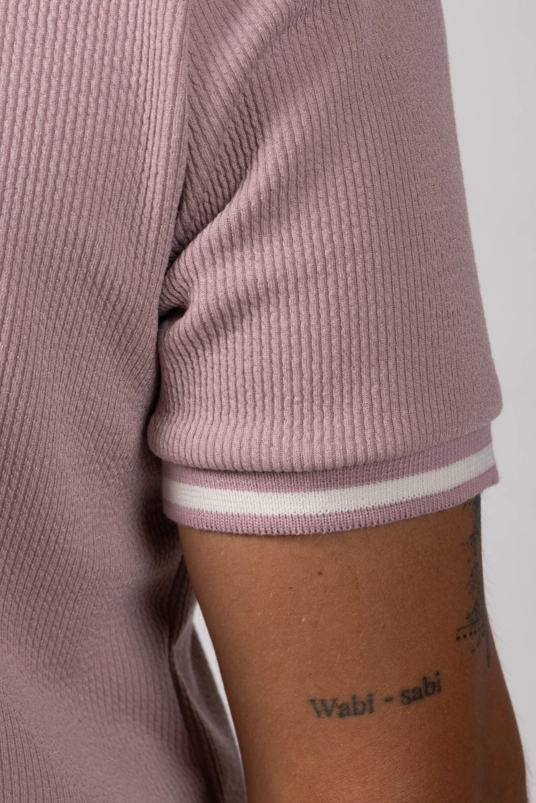 Polo regular fit tela con textura y fajón. Palo Rosa - Image 5