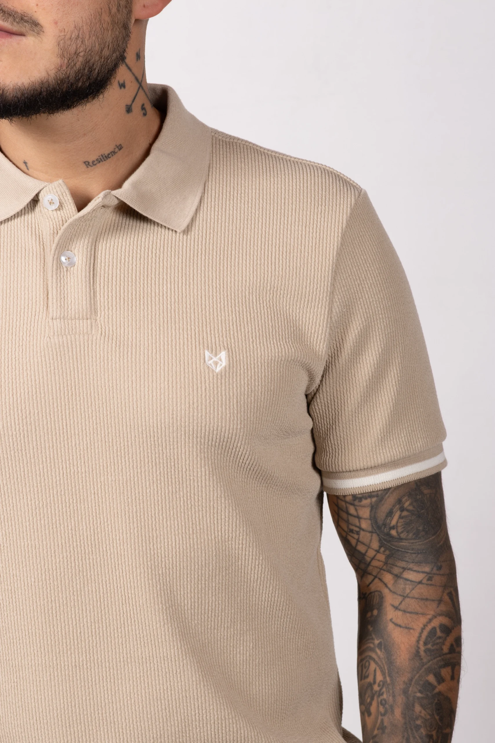 Polo regular fit tela con textura y fajón. Caki - Image 2