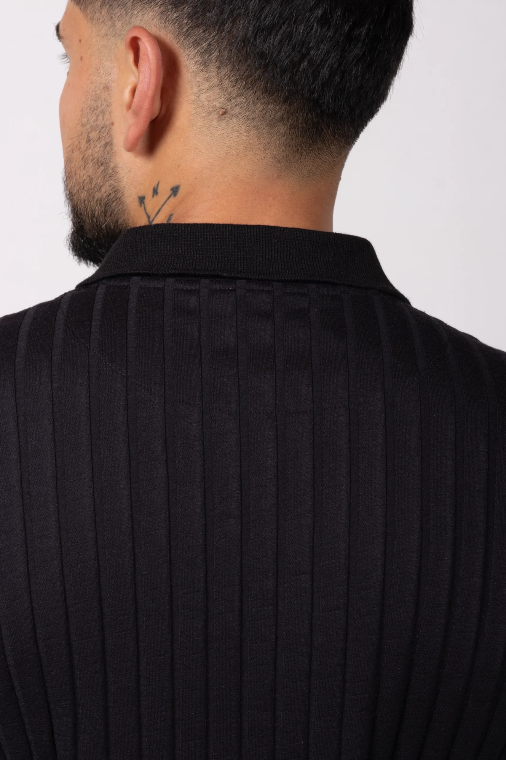 Polo regular fit tela con textura y fajón. Negro - Image 4