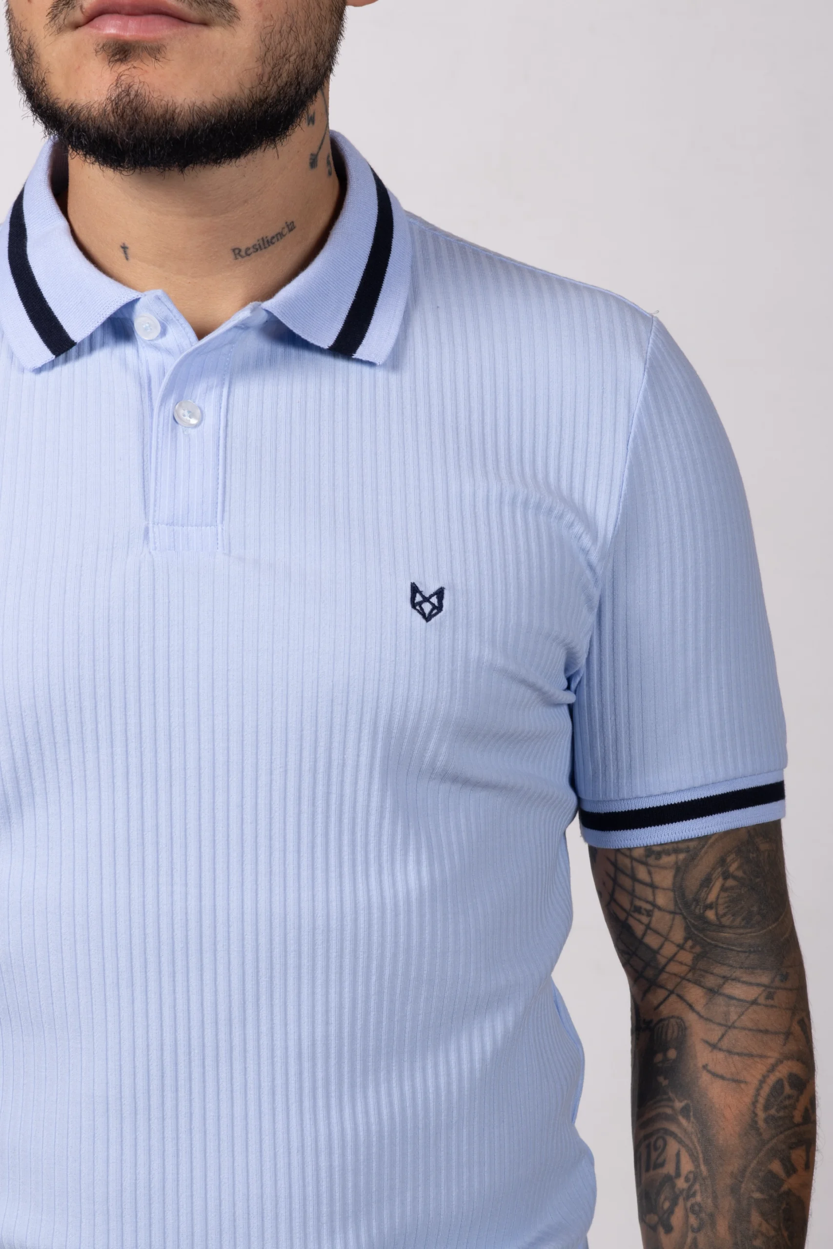 Polo regular fit tela con textura y fajón. Azul Baby - Image 2