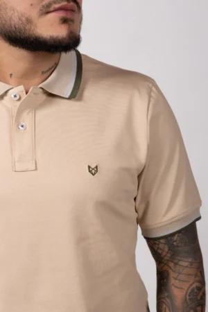 Alternative view of Camiseta de Hombre Tipo Polo, Classic Fit Manga Corta. Cuello Rayas. Arequipe Claro