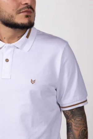 Alternative view of Camiseta de Hombre Tipo Polo, Classic Fit Manga Corta. Cuello Rayas. Blanco