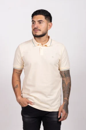 Camiseta Tipo Polo de Hombre, 65% poliéster 35% algodón. Crema